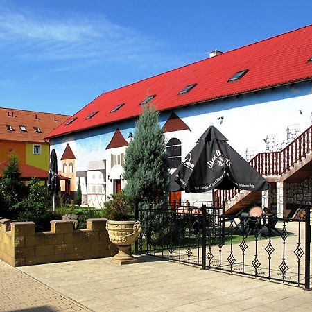 Hotel U Lisky Hostka  Exterior photo
