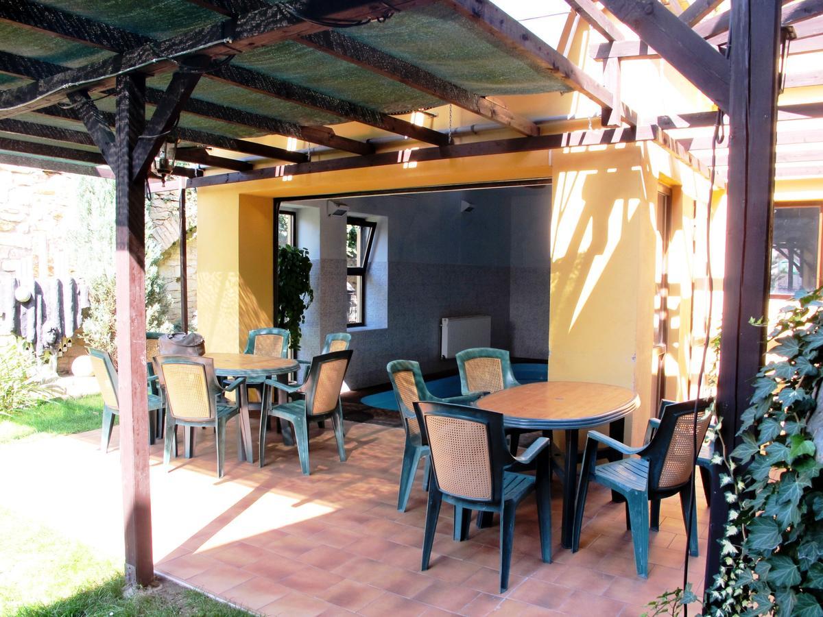 Hotel U Lisky Hostka  Exterior photo
