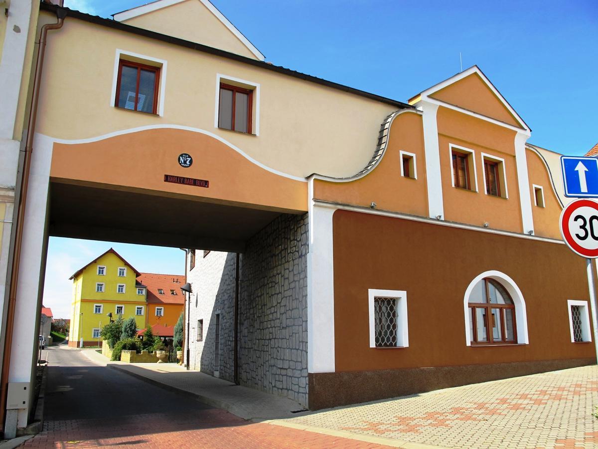 Hotel U Lisky Hostka  Exterior photo