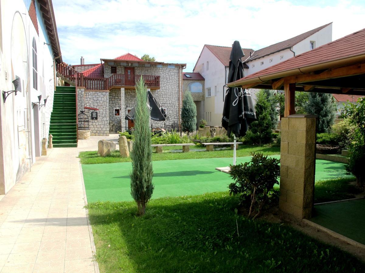 Hotel U Lisky Hostka  Exterior photo