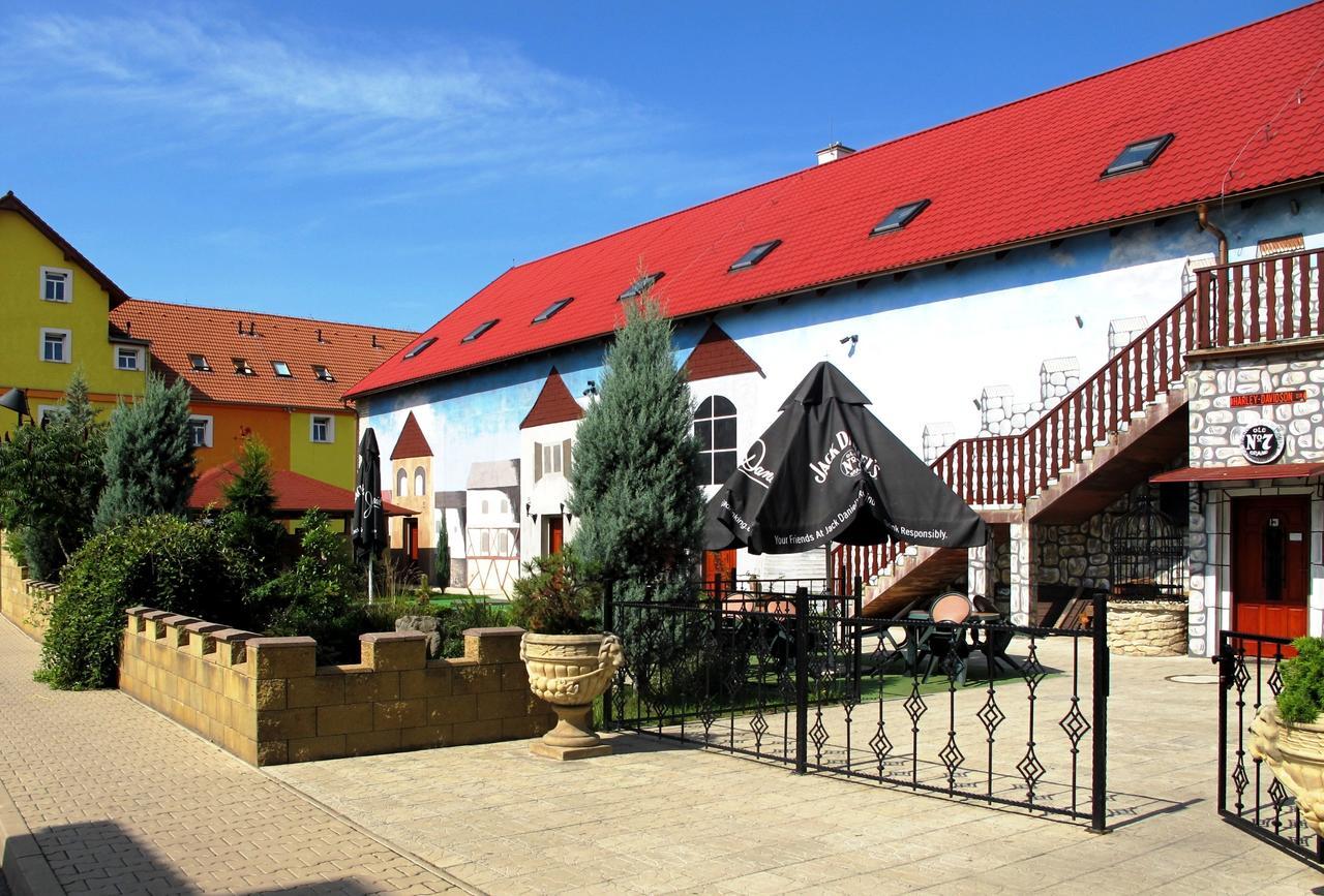 Hotel U Lisky Hostka  Exterior photo